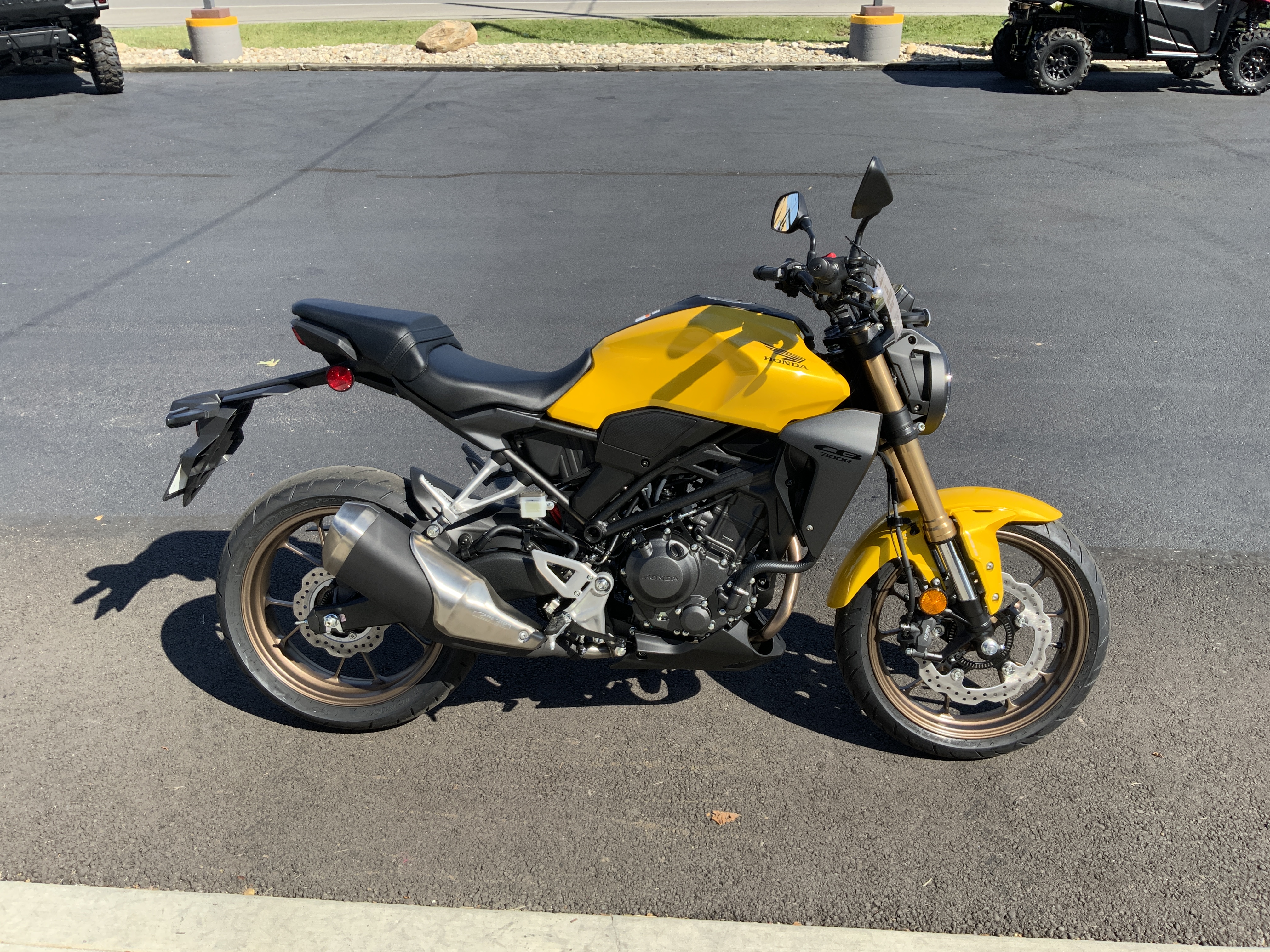 2025 Honda CB300R ABS - Photo 5